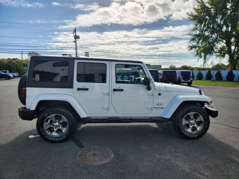 Used 2018 Jeep Wrangler Unlimited Sahara AWD/4WD image 18