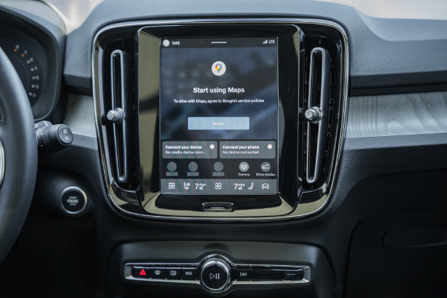 Certified 2024 Volvo XC40 B5 Plus w/ Climate Package AWD/4WD image 23