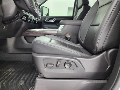 Used 2024 Chevrolet Silverado 3500 LTZ w/ LTZ Convenience Package image 8