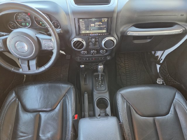 Used 2013 Jeep Wrangler Unlimited Rubicon w/ Connectivity Group AWD/4WD image 29