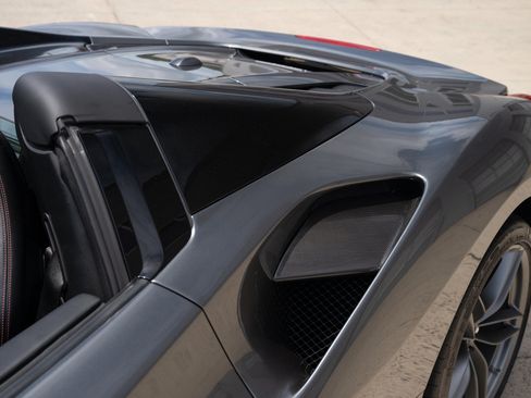 Used 2017 Ferrari 488 Spider RWD image 18