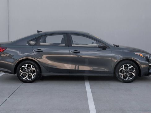 Used 2019 Kia Forte LXS FWD image 3