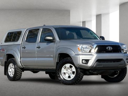 Used 2015 Toyota Tacoma 4x4 Double Cab w/ TRD Off-Road Package image 2