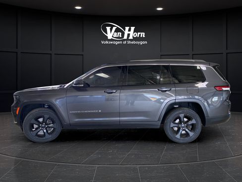 Used 2022 Jeep Grand Cherokee L Limited AWD/4WD image 4