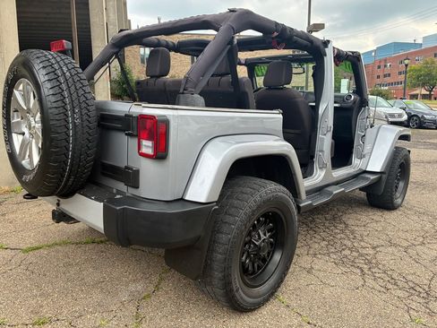 Used 2014 Jeep Wrangler Unlimited Sahara w/ Connectivity Group AWD/4WD image 25