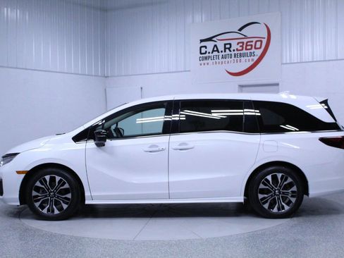 Used 2025 Honda Odyssey Elite image 3