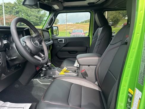 New 2025 Jeep Wrangler Unlimited Rubicon image 13