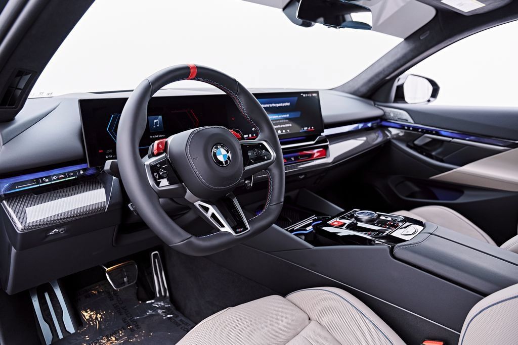 Used 2026 BMW M5 Touring AWD/4WD image 2