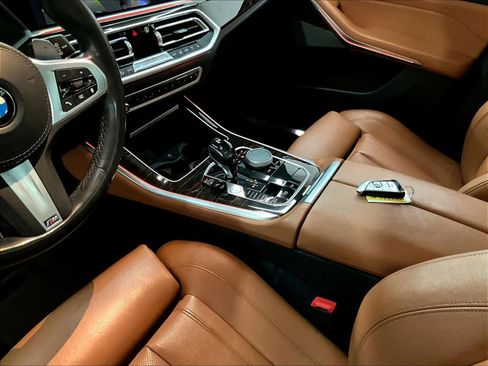 Used 2019 BMW X5 xDrive40i w/ M Sport Package image 18