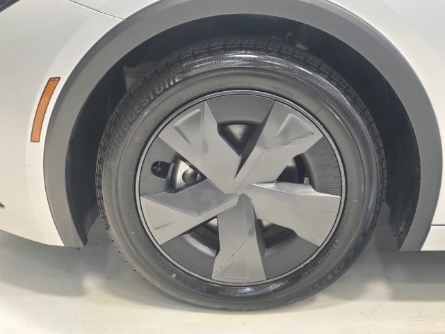 Used 2025 Toyota Prius LE FWD image 9