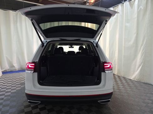 Used 2025 Volkswagen Atlas SE image 38