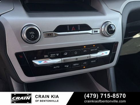 Used 2023 Ford Explorer XLT RWD image 17