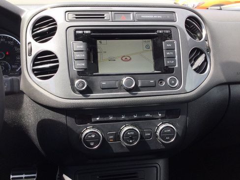 Used 2014 Volkswagen Tiguan SEL AWD/4WD image 35
