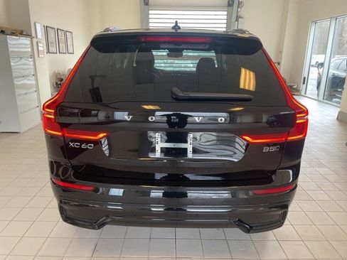 Certified 2024 Volvo XC60 B5 Core image 3