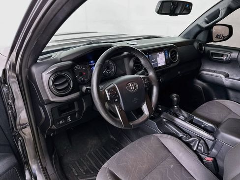 Used 2016 Toyota Tacoma TRD Sport w/ Towing Package RWD image 10