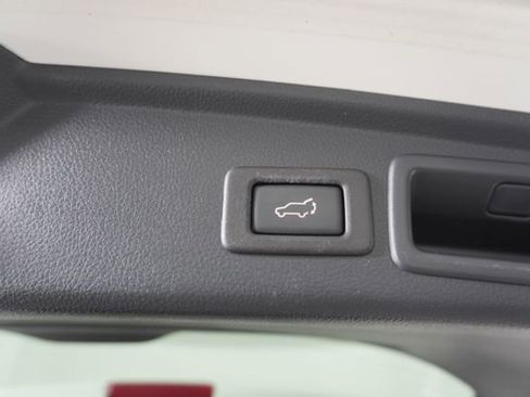 Used 2018 Subaru Forester 2.5i Premium AWD/4WD image 37