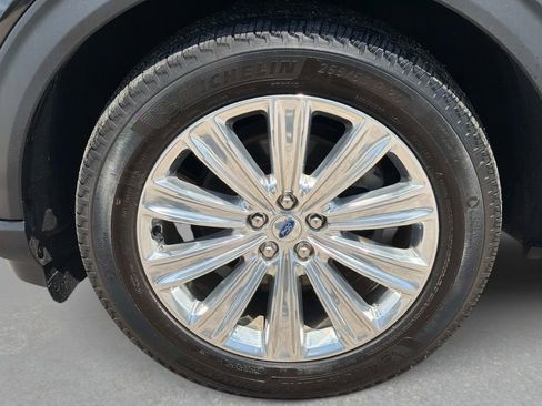 Used 2022 Ford Explorer Limited w/ Equipment Group 301A AWD/4WD image 12