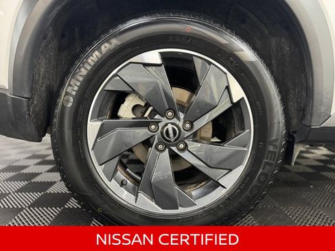 Certified 2025 Nissan Rogue SV AWD/4WD image 11