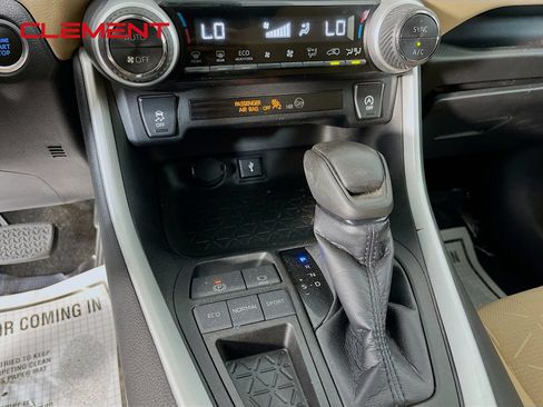 Used 2021 Toyota RAV4 XLE w/ Convenience Package FWD image 22