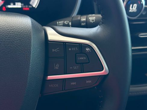 Used 2025 Toyota Highlander XSE AWD/4WD image 29