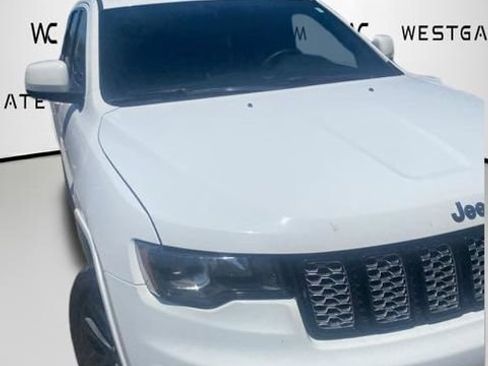 Used 2017 Jeep Grand Cherokee Altitude RWD image 8