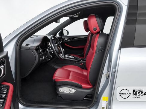 Used 2024 Porsche Macan AWD/4WD image 7