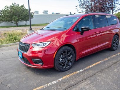 Used 2025 Chrysler Pacifica Limited