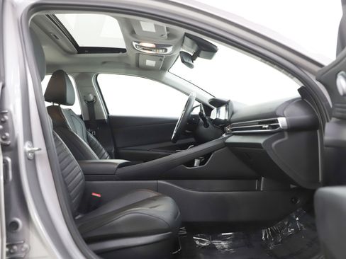 Used 2024 Hyundai Elantra Limited image 11
