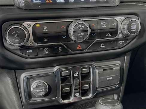 Used 2022 Jeep Gladiator Willys image 18