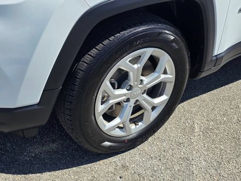 Certified 2024 Jeep Compass Latitude AWD/4WD image 10