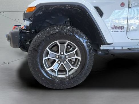 Used 2024 Jeep Gladiator Mojave AWD/4WD image 28