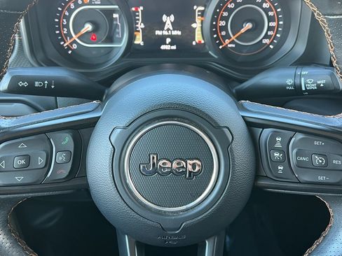 Certified 2025 Jeep Gladiator Mojave w/ Convenience Group image 22