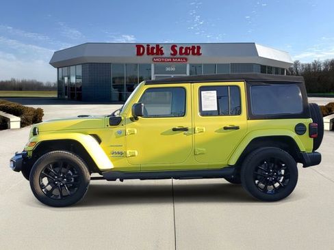 Used 2023 Jeep Wrangler Unlimited Sahara w/ Cold Weather Group image 4