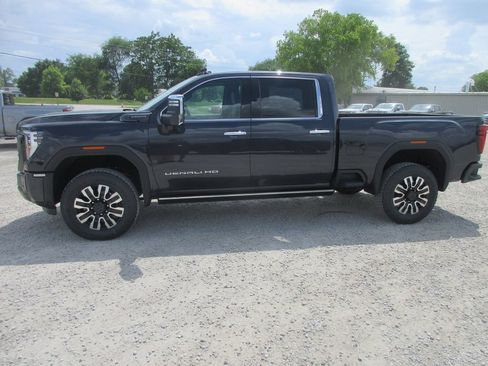 New 2026 GMC Sierra 2500 Denali Ultimate AWD/4WD image 10