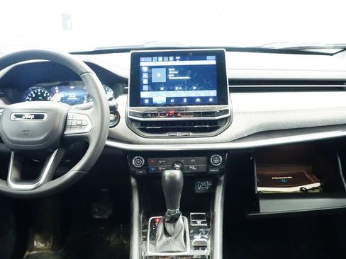 Used 2023 Jeep Compass Latitude image 19