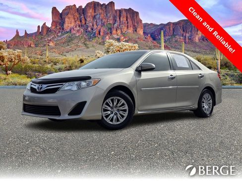 Used 2013 Toyota Camry LE image 2