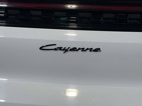 Certified 2025 Porsche Cayenne Coupe AWD/4WD image 11