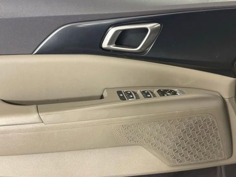 Used 2025 Kia Carnival image 15