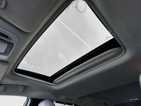 Certified 2026 Toyota Sienna XLE FWD image 6