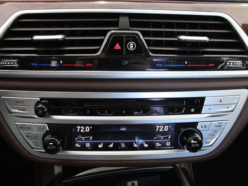 Used 2017 BMW 750i xDrive AWD/4WD image 8