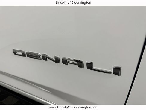 Used 2024 GMC Yukon Denali AWD/4WD image 16