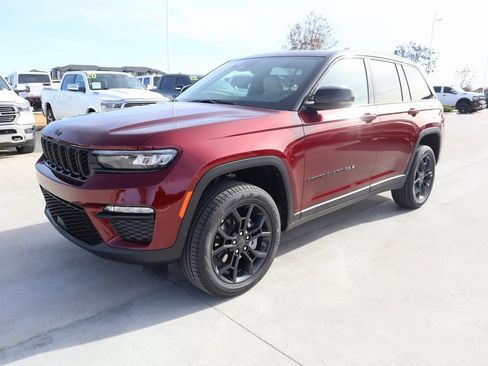 New 2025 Jeep Grand Cherokee Limited image 11