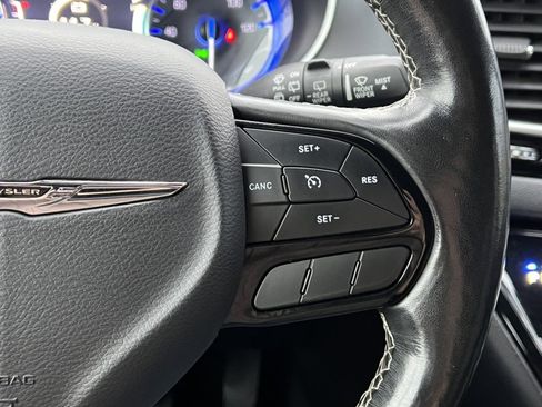 Used 2020 Chrysler Pacifica Touring-L Plus image 23