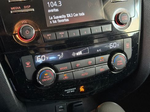 Used 2016 Nissan Rogue SV FWD image 21