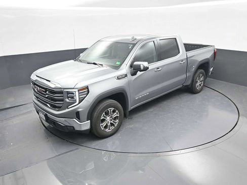 Used 2025 GMC Sierra 1500 SLT AWD/4WD image 12