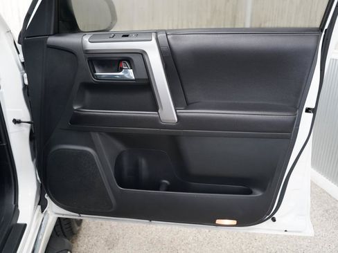 Used 2016 Toyota 4Runner Limited AWD/4WD image 33