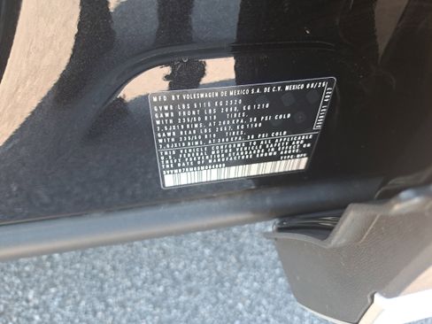 New 2025 Volkswagen Tiguan SE image 35