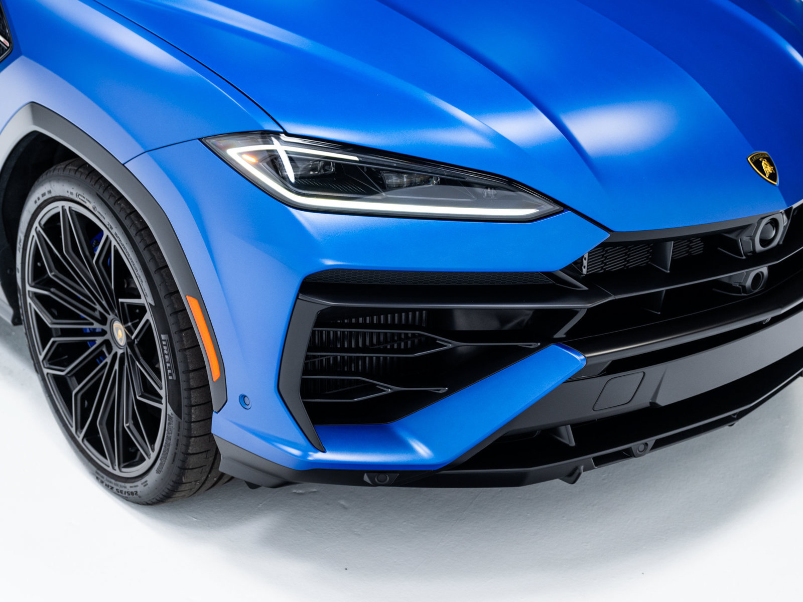 Used 2025 Lamborghini Urus SE AWD/4WD image 32