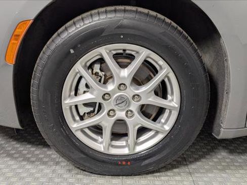 Used 2023 Chrysler Pacifica Touring-L FWD image 33