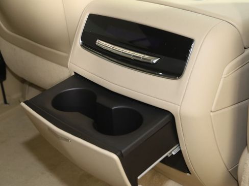 Used 2021 Cadillac Escalade ESV Premium Luxury AWD/4WD image 17